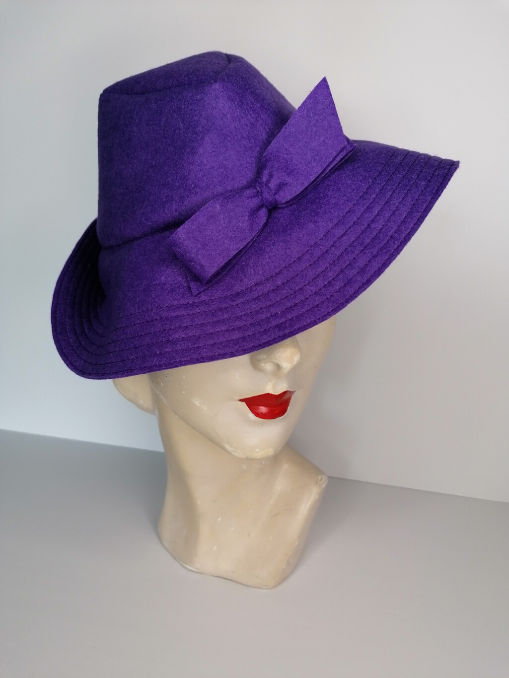 HANNA HOME FRONT TILT HAT© Purple with Bow