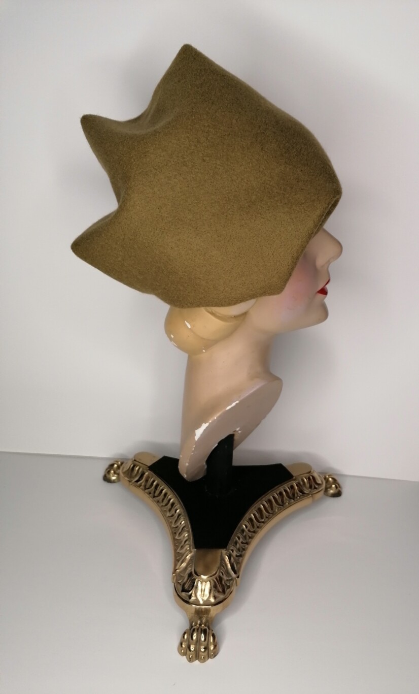 1930's SCULPTURAL SPORTS CAP KHAKI GREEN - Image 2